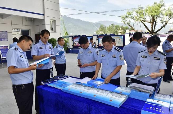 智璟无人机立足70周年国庆大庆， 为汉阴警务保障工作保驾护航
